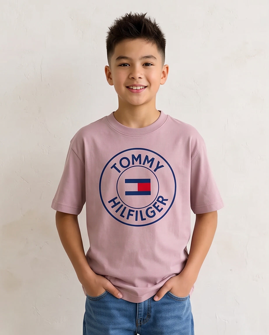 Camiseta Tommy Hilfiger Circle Flag Rosa Palo Niños - modelo frontal fondo blanco