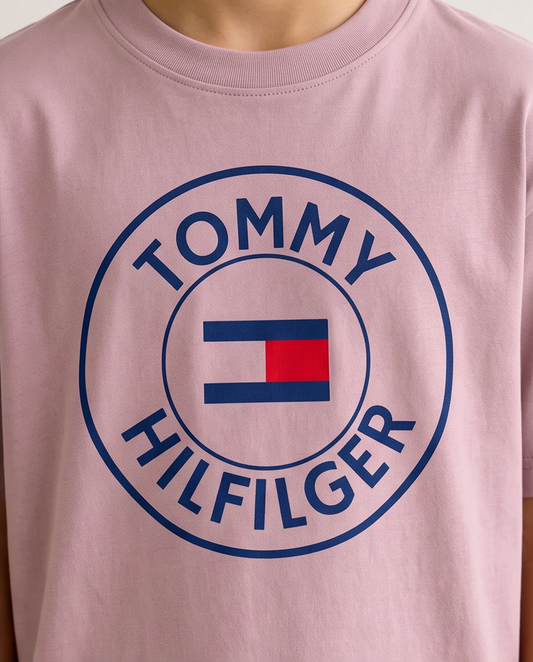 Camiseta Tommy Hilfiger Circle Flag Rosa Palo Niños - detalle estampado macro circle flag