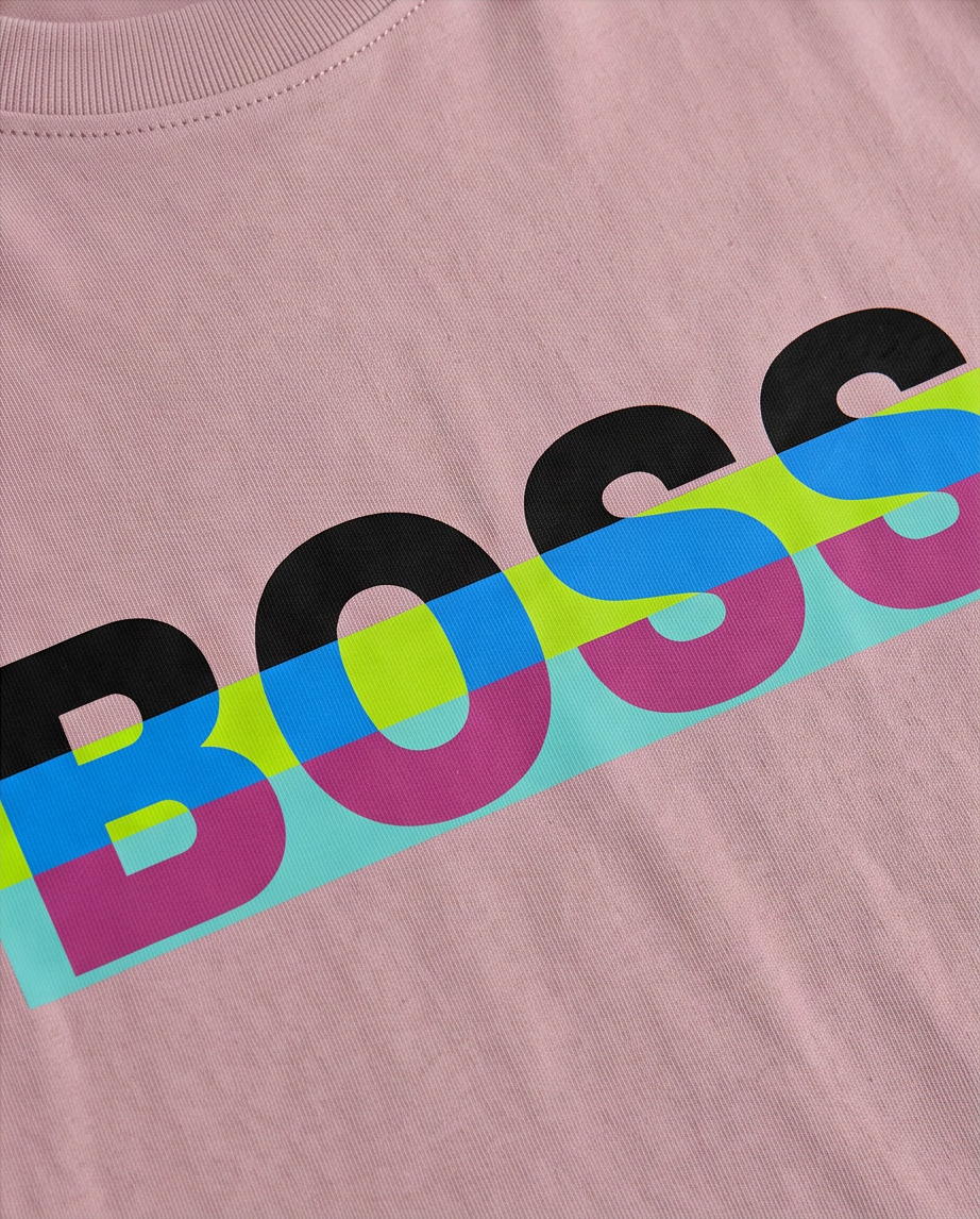 Camiseta Hugo Boss Neon Stripe Logo Rosa Palo Niños - detalle estampado macro neón