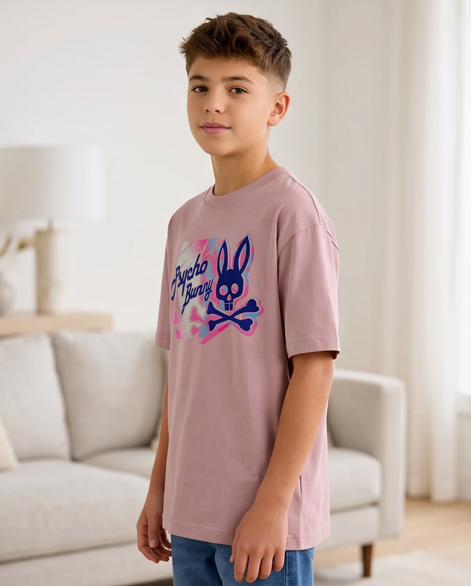 Camiseta Psycho Bunny Camo Halftone Script Rosa Palo Niños - modelo exterior ladrillo