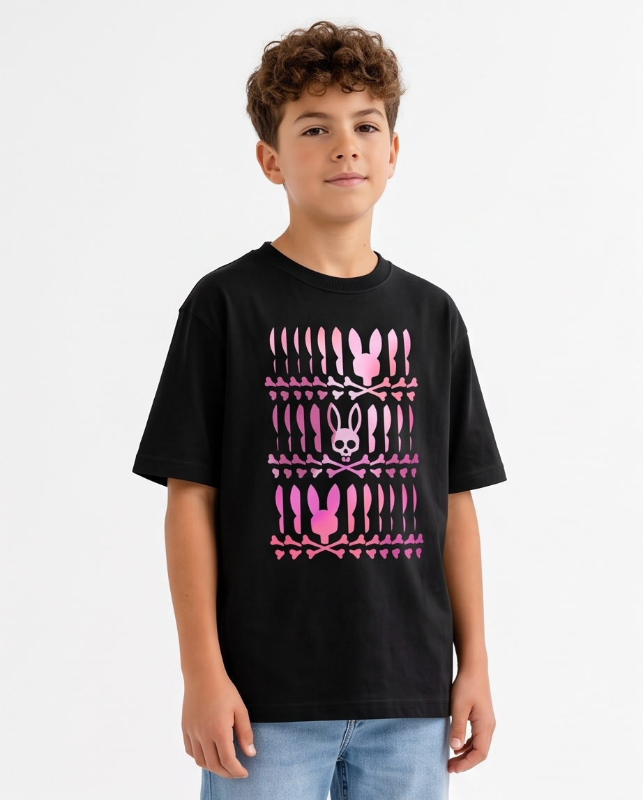 Camiseta Psycho Bunny Skull Bunny Pattern Rosa Degradado Negra Niño - modelo sentado