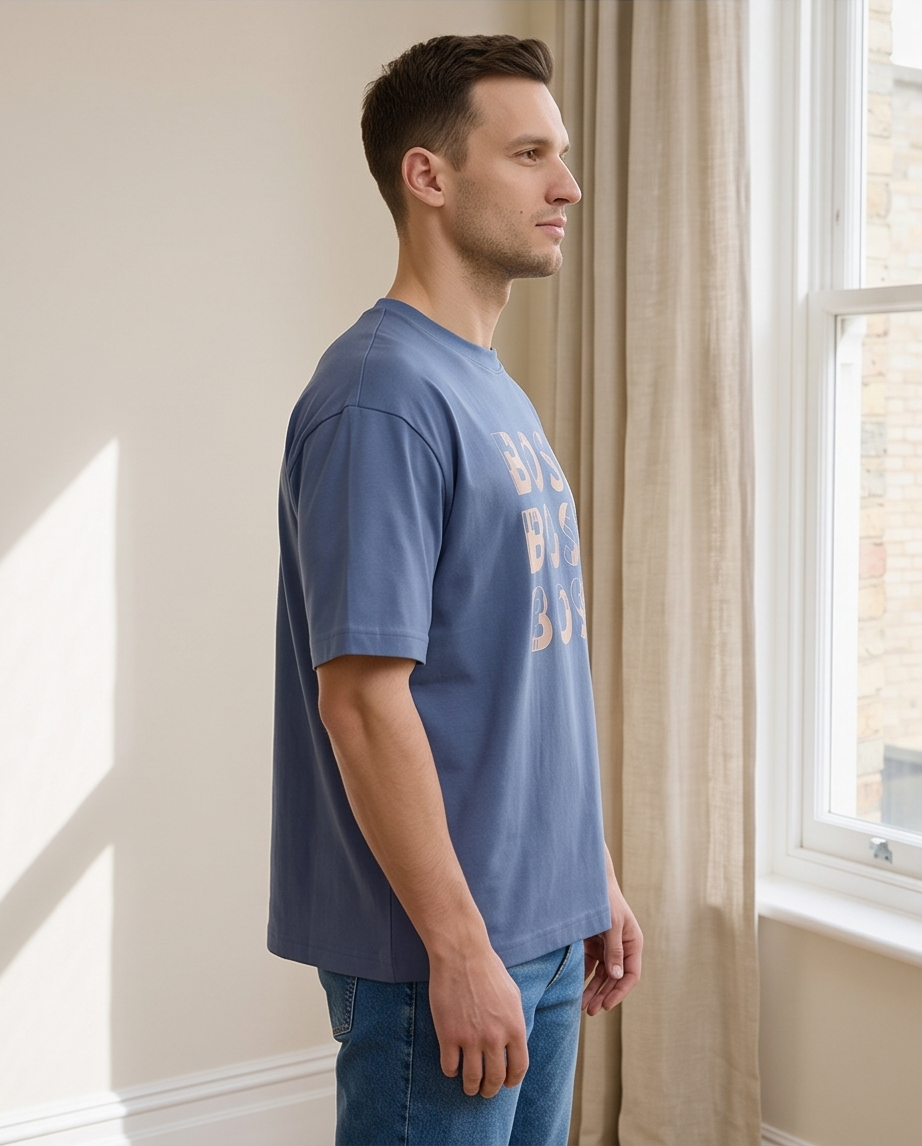 Camiseta Hugo Boss Logo Triple BOSS Texturado Azul Acero Hombre perfil