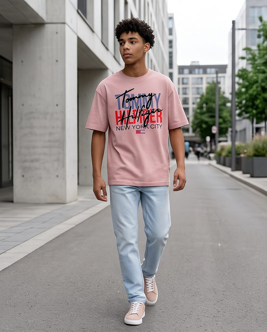 Camiseta Tommy Hilfiger Signature New York City Rosa Palo look calle