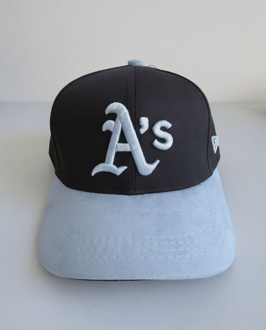 Gorra New Era 59FIFTY Oakland A's detalle bordado A's close-up