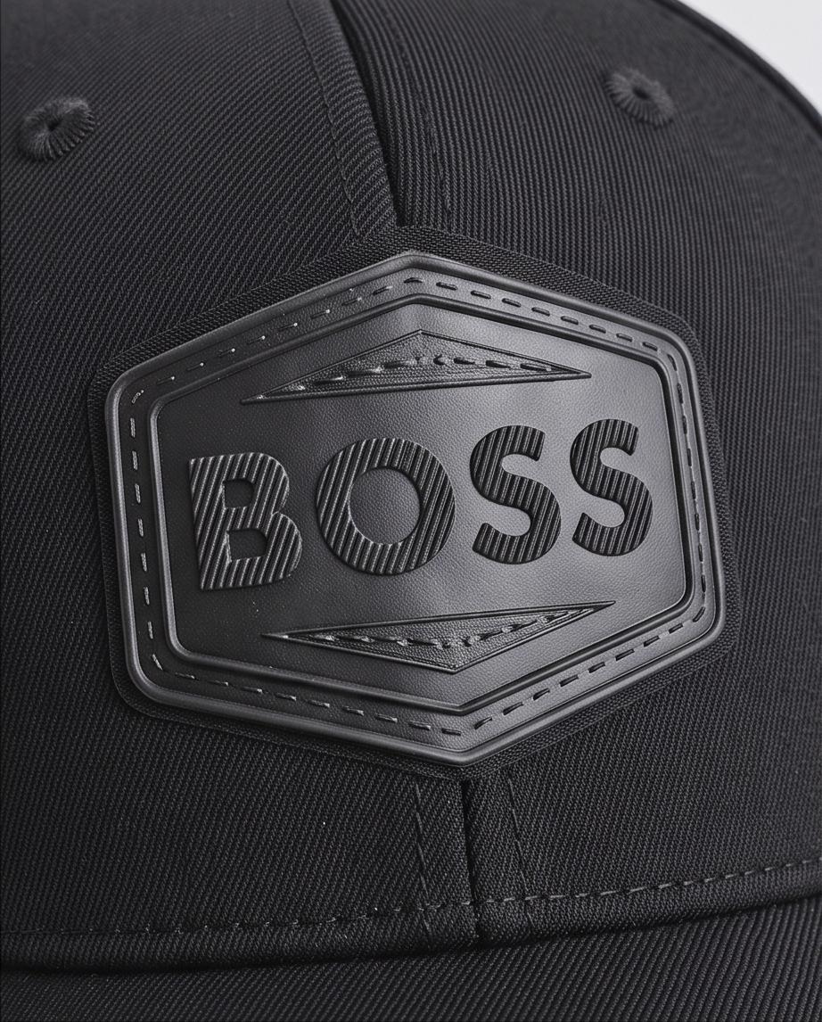 Gorra Hugo Boss Negra Total - Detalle parche hexagonal