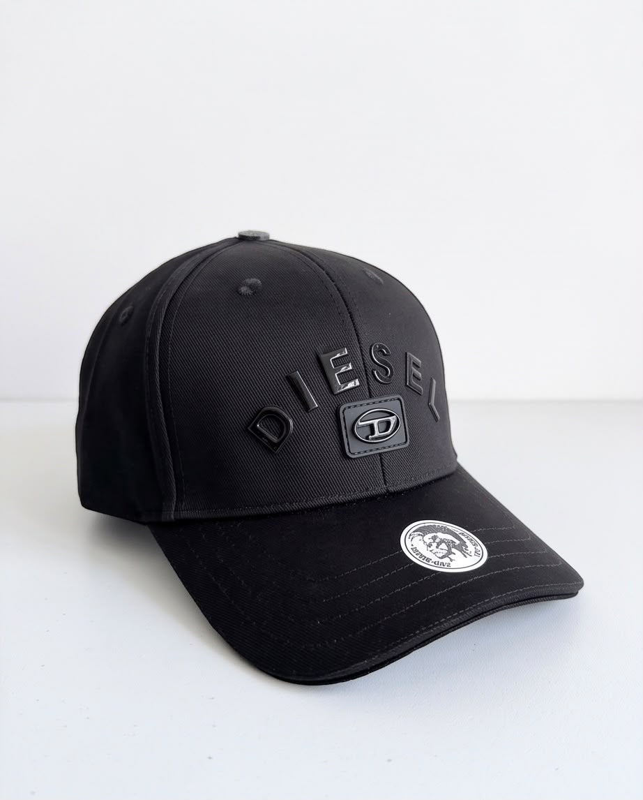 Gorra Diesel Negra - Frente letras metálicas