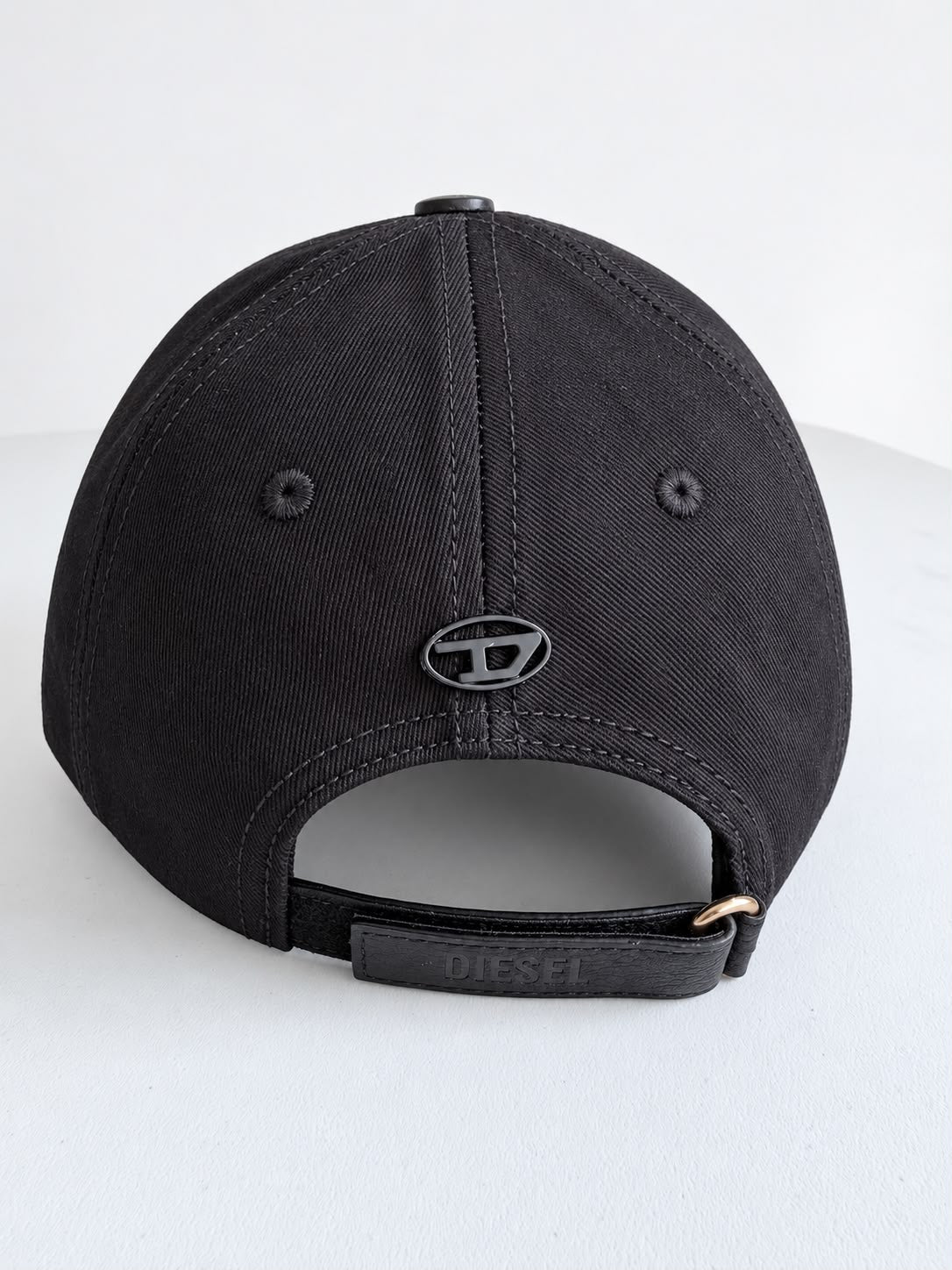Gorra Diesel Negra - Trasera pin oval D