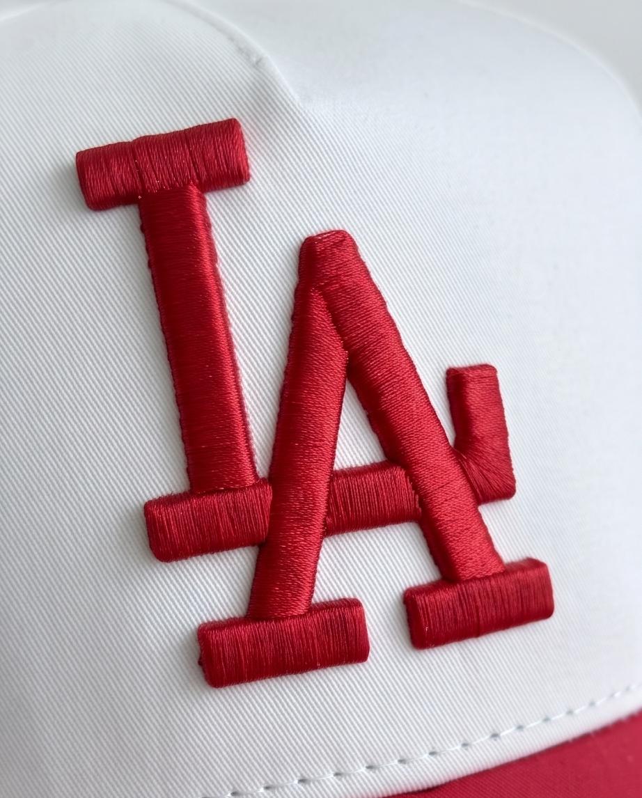 Gorra New Era 9FORTY LA Dodgers - Vista lateral mini bordado LA blanco