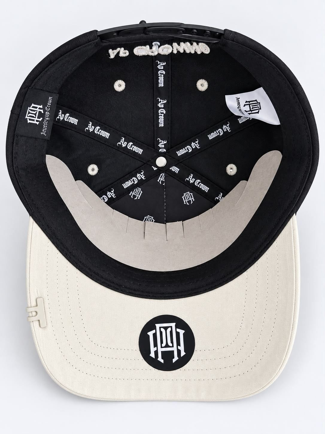 Gorra AP Crown Negra - Detalle bordado Feel the Ancestry close-up