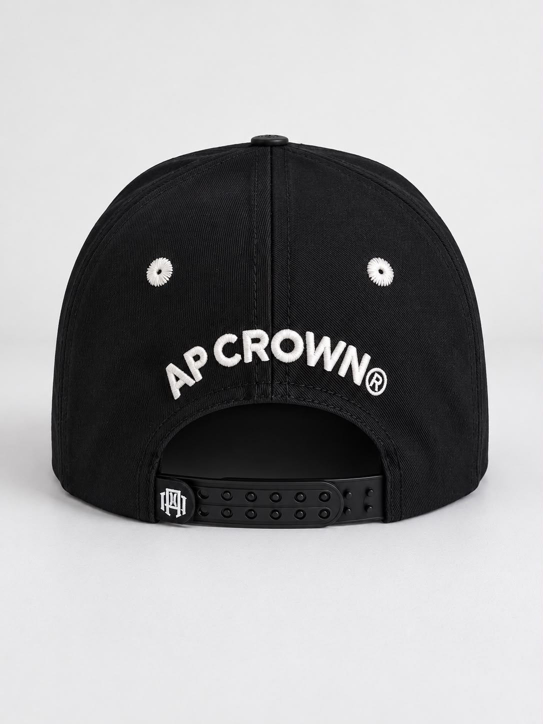 Gorra AP Crown Negra - Trasera bordado AP CROWN y snapback