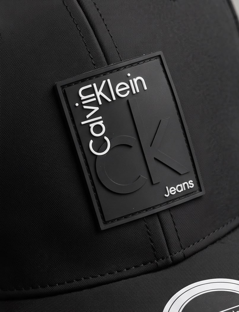 Gorra Calvin Klein Jeans Negra - Lifestyle con reloj y billetera