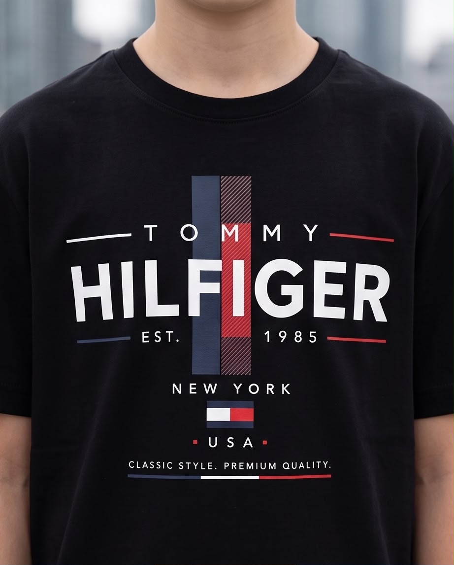 Camiseta Tommy Hilfiger Niños Negro - Lifestyle fondo skyline ciudad