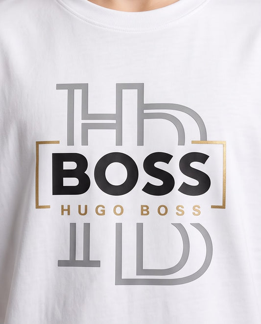 Camiseta Hugo Boss Niños HB Monogram Gold Box Blanca - Detalle gráfico frontal close-up