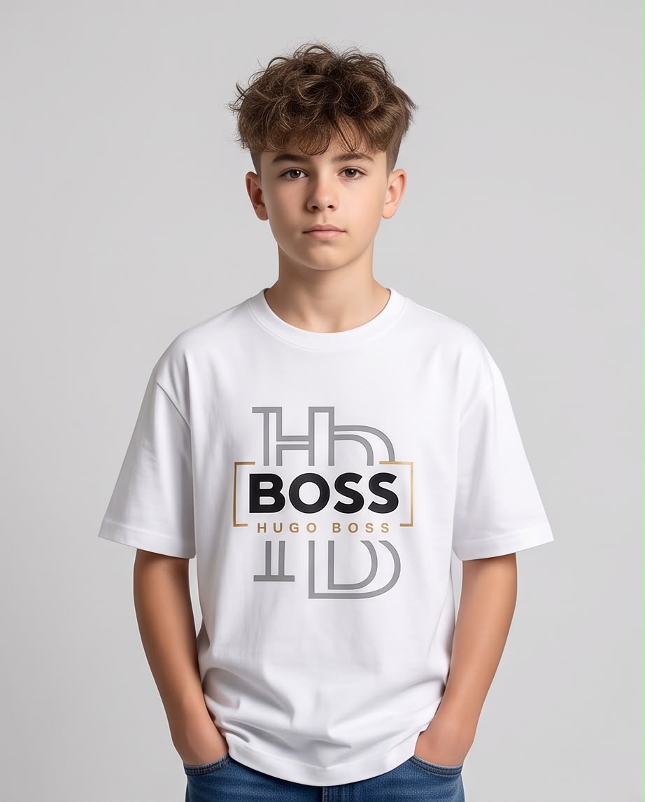 Camiseta Hugo Boss Niños HB Monogram Gold Box Blanca - Lifestyle cuerpo completo con jeans