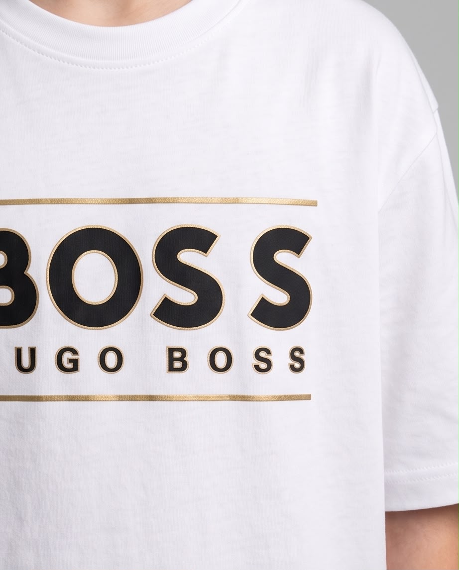 Camiseta Hugo Boss Niños BOSS Gold Frame Blanca - Detalle gráfico frontal close-up