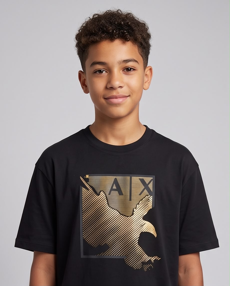 Camiseta Armani Exchange Niños AX Eagle Gold Stripes Negro - Lifestyle caminando parque ciudad