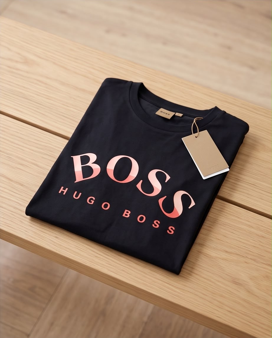Camiseta Hugo Boss Niños BOSS Arch Coral Negro - Detalle gráfico frontal close-up degradado coral
