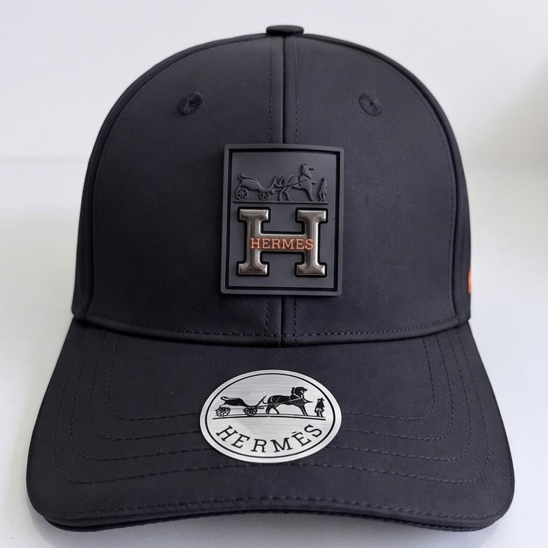 Gorra Hermès negra vista posterior