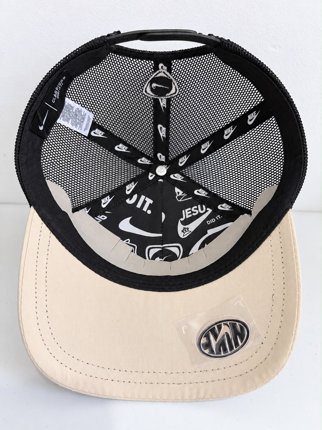 Gorra Nike Heritage 86 beige vista lateral