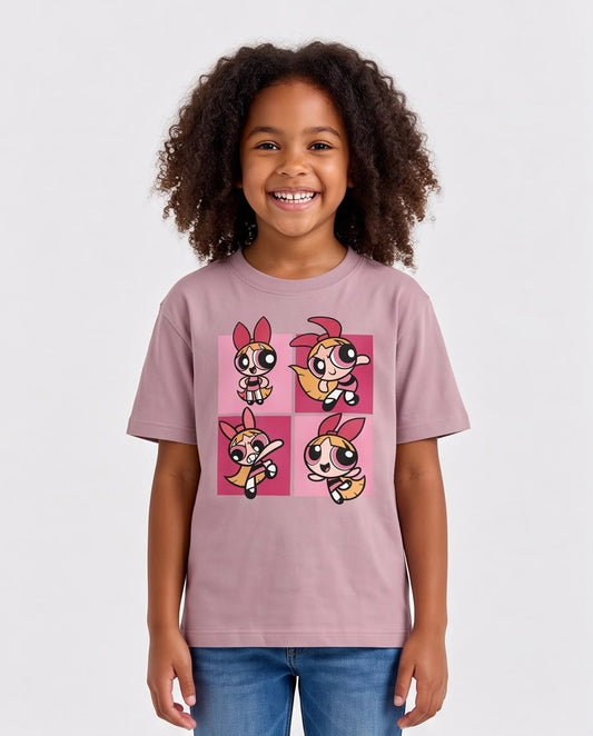 Niña caminando con camiseta Bombón Rosa Vieja