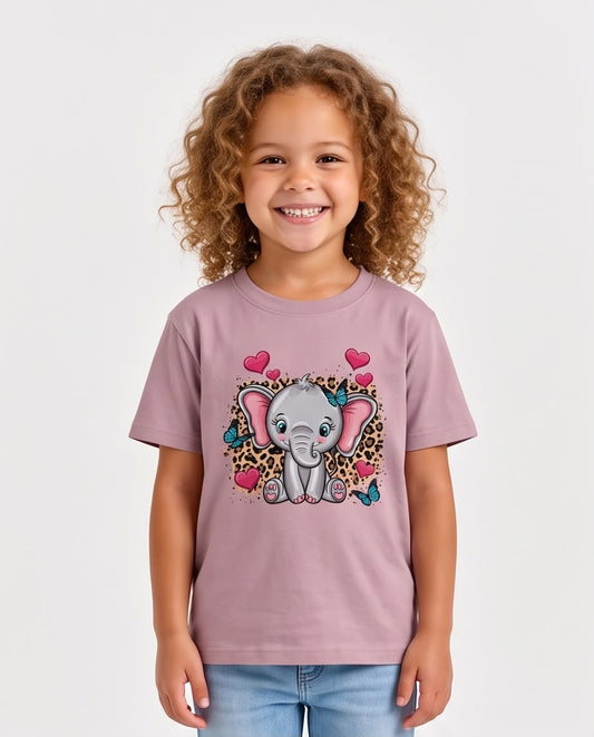 Niña de frente con camiseta elefantito mariposas Rosa Vieja