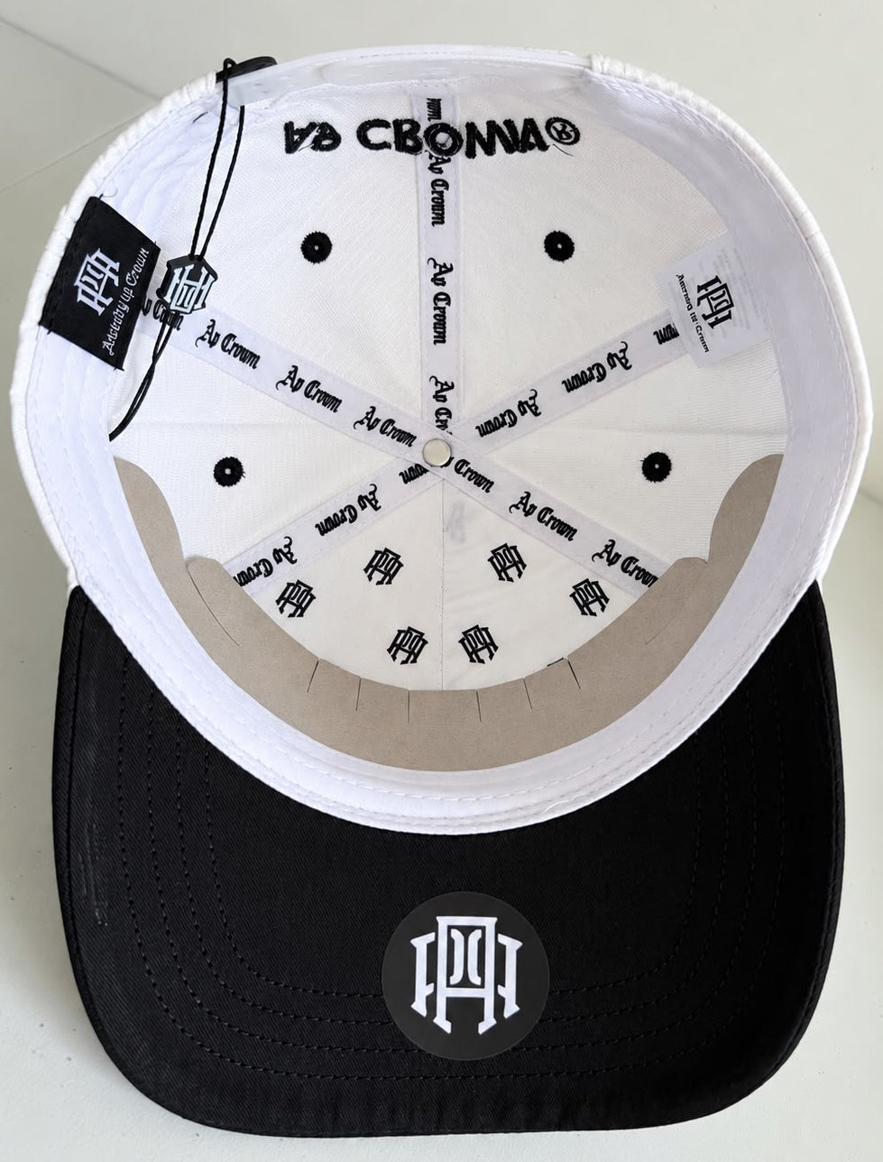 Interior de gorra AP Crown blanca con visera negra