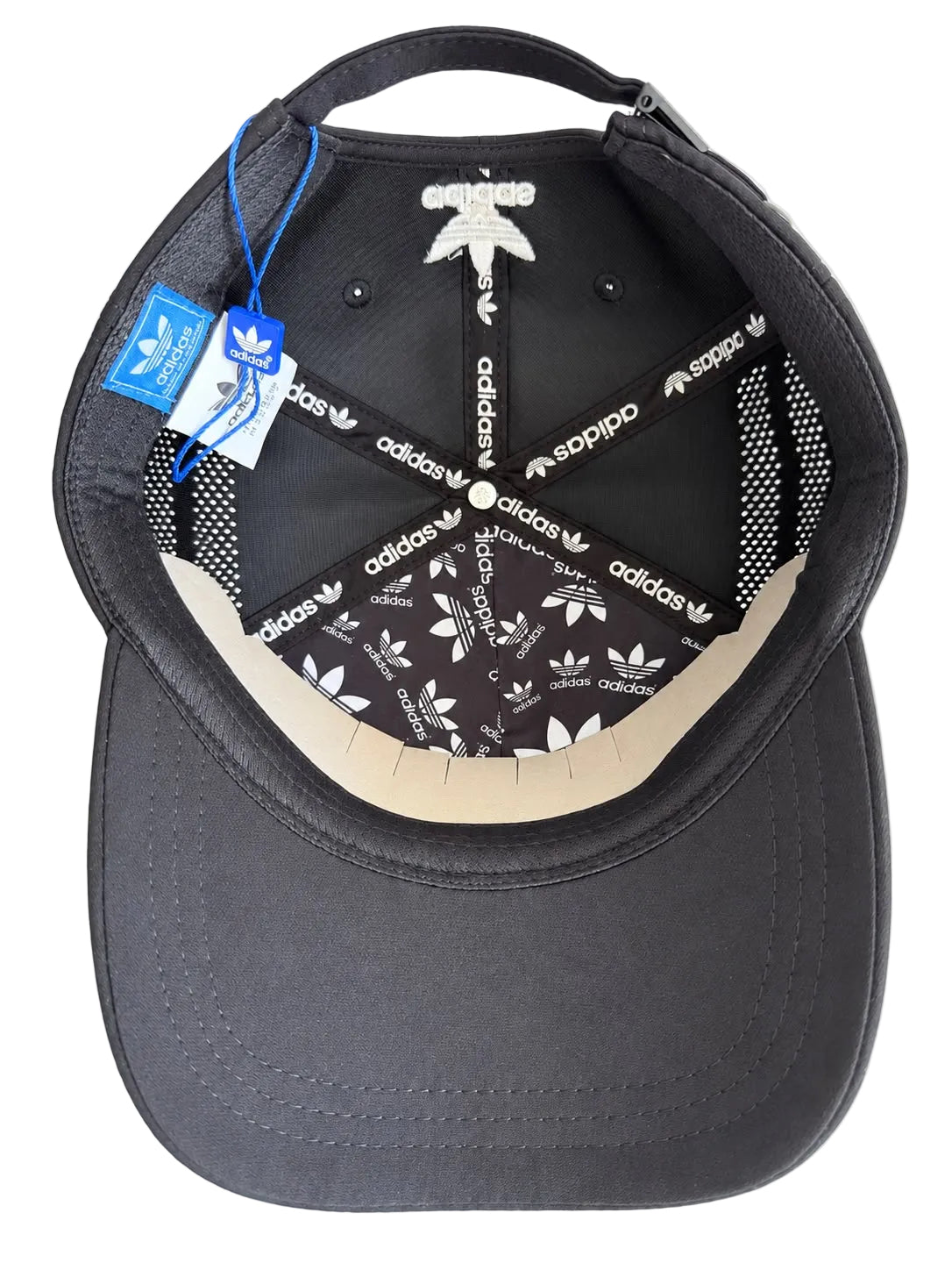 Interior de gorra Adidas negra con detalles Trefoil