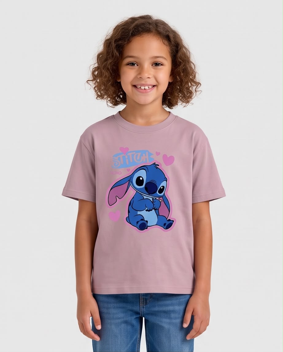 Vista lateral de camiseta Stitch sentado Rosa Vieja