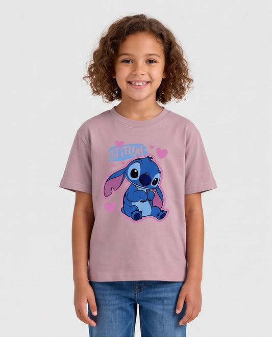 Vista lateral de camiseta Stitch sentado Rosa Vieja