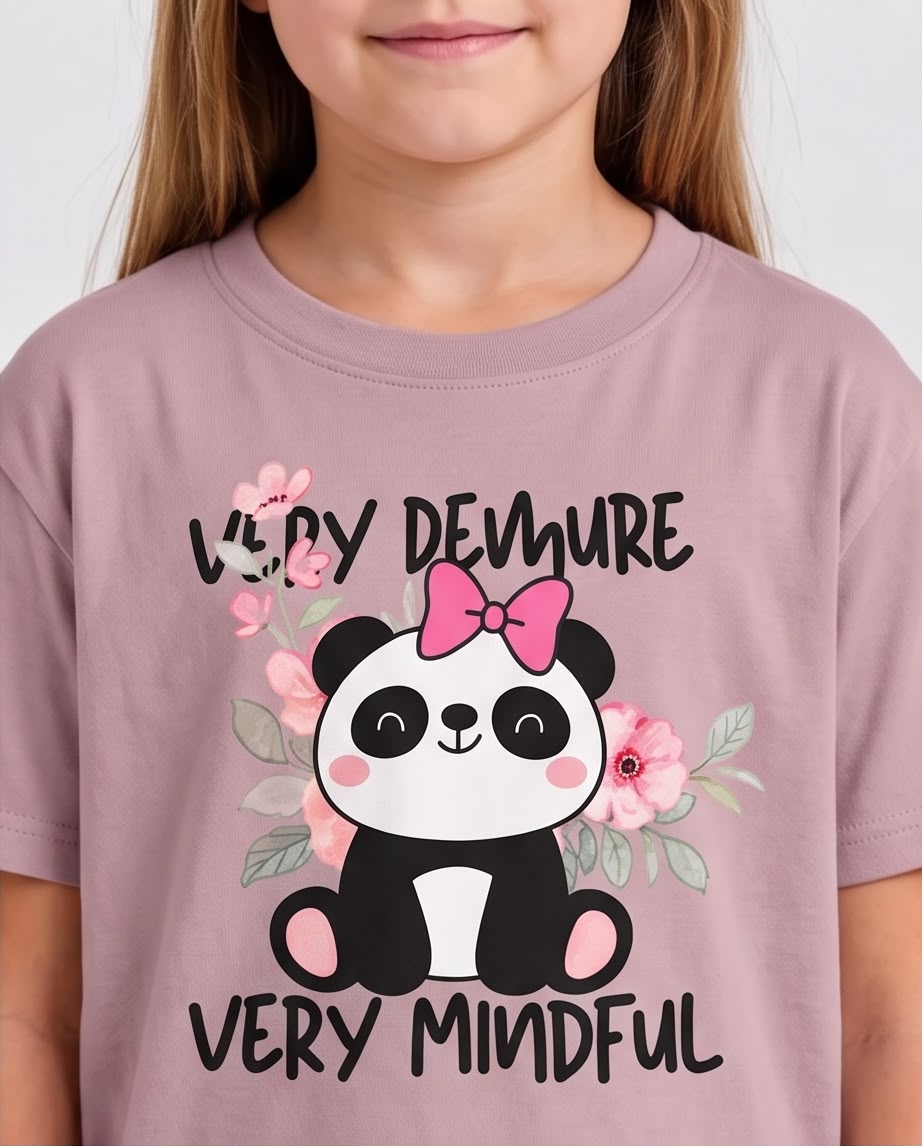 Vista frontal de camiseta Pandita Very Demure Rosa Vieja