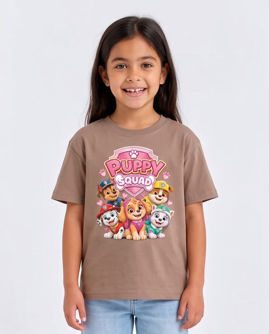 Vista frontal de camiseta Puppy Squad CAMEL
