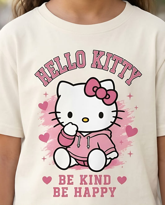 Niña con camiseta Hello Kitty Be Kind Be Happy, vista frontal