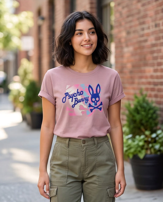 Camiseta rosa viejo Psycho Bunny gráfico azul en look urbano