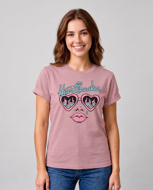 Camiseta rosa viejo Heartbreaker en look casual