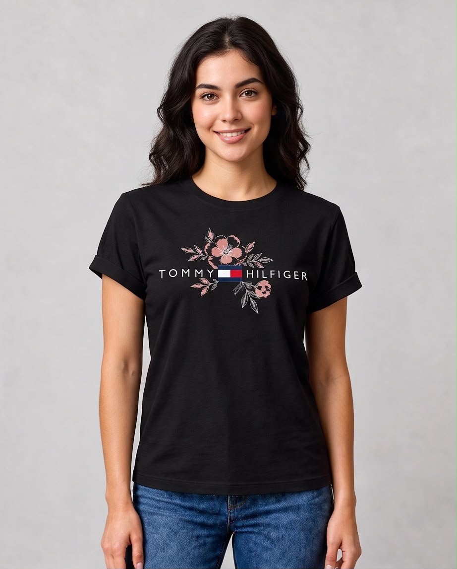 Camiseta negra Tommy Hilfiger flores rosadas para mujer, vista frontal