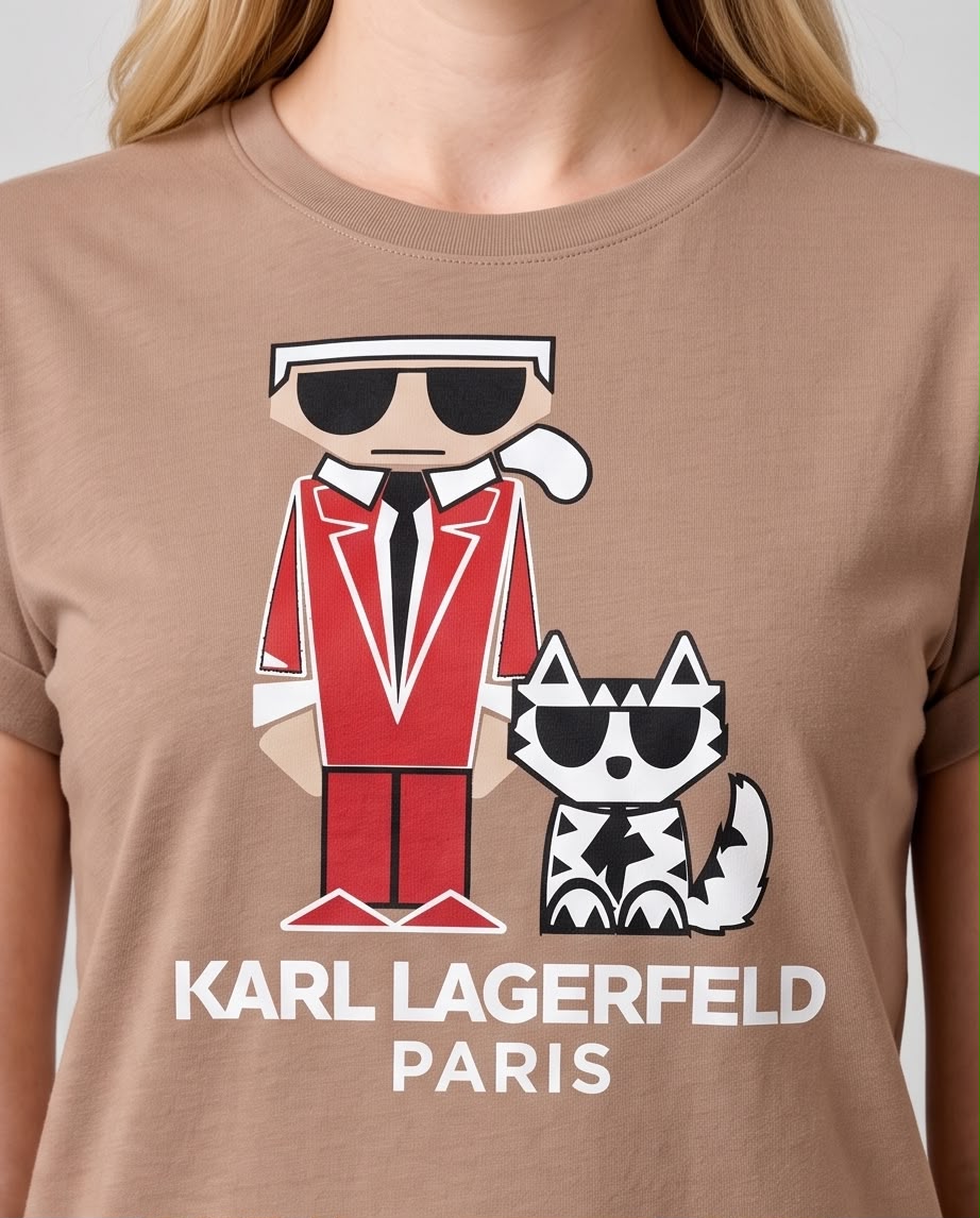 Camiseta camel Karl Lagerfeld personaje y gato para mujer, modelo en interior