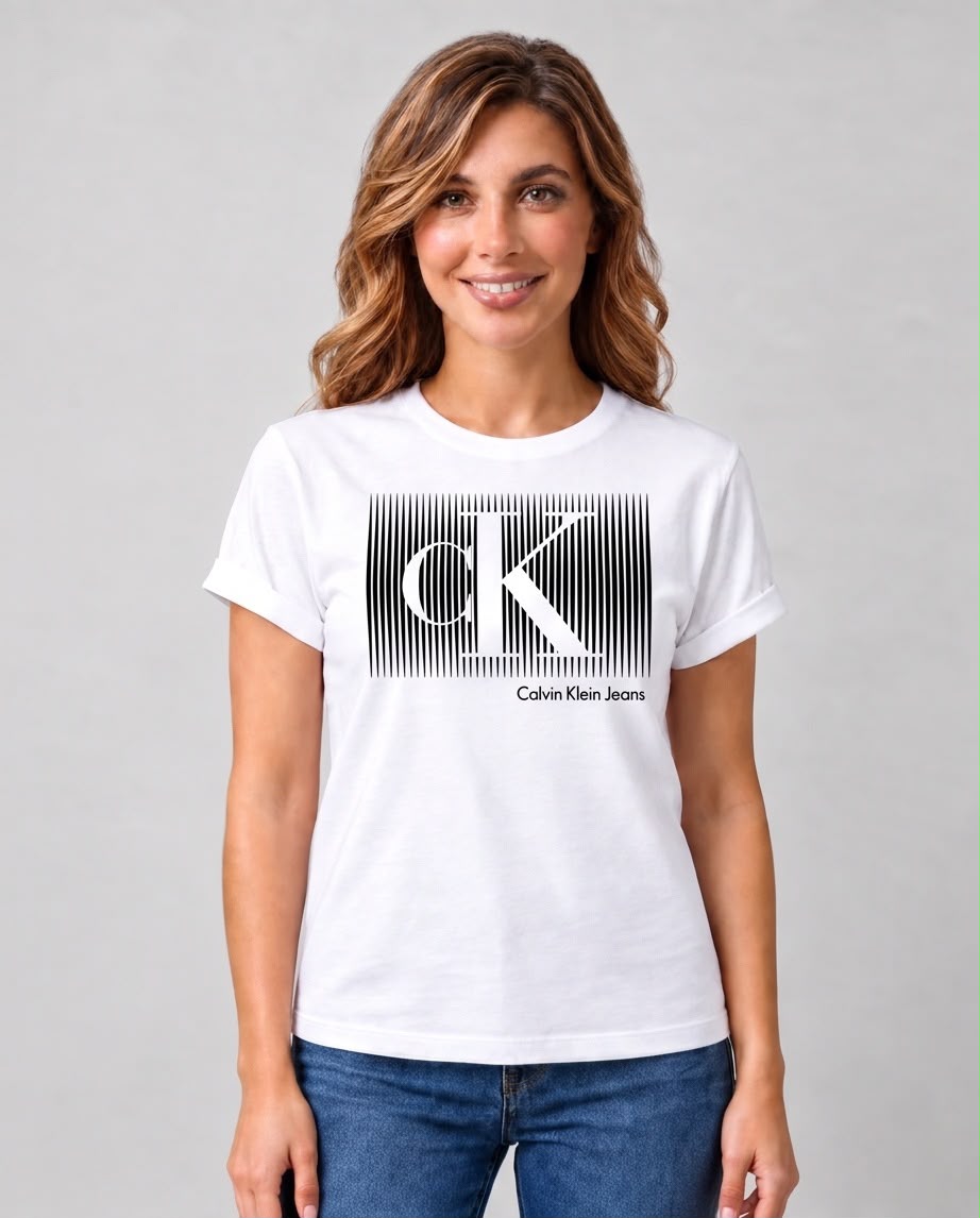 Camiseta blanca CK de líneas negras para mujer, vista frontal