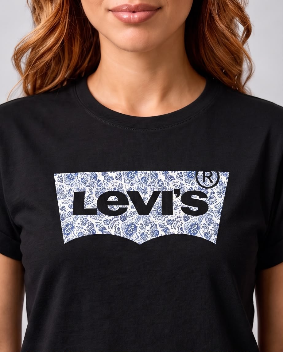 Camiseta negra Levi's logo paisley vista frontal