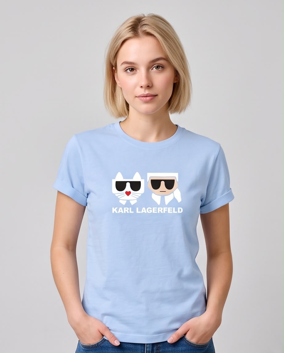 Camiseta azul claro Karl y Choupette vista frontal