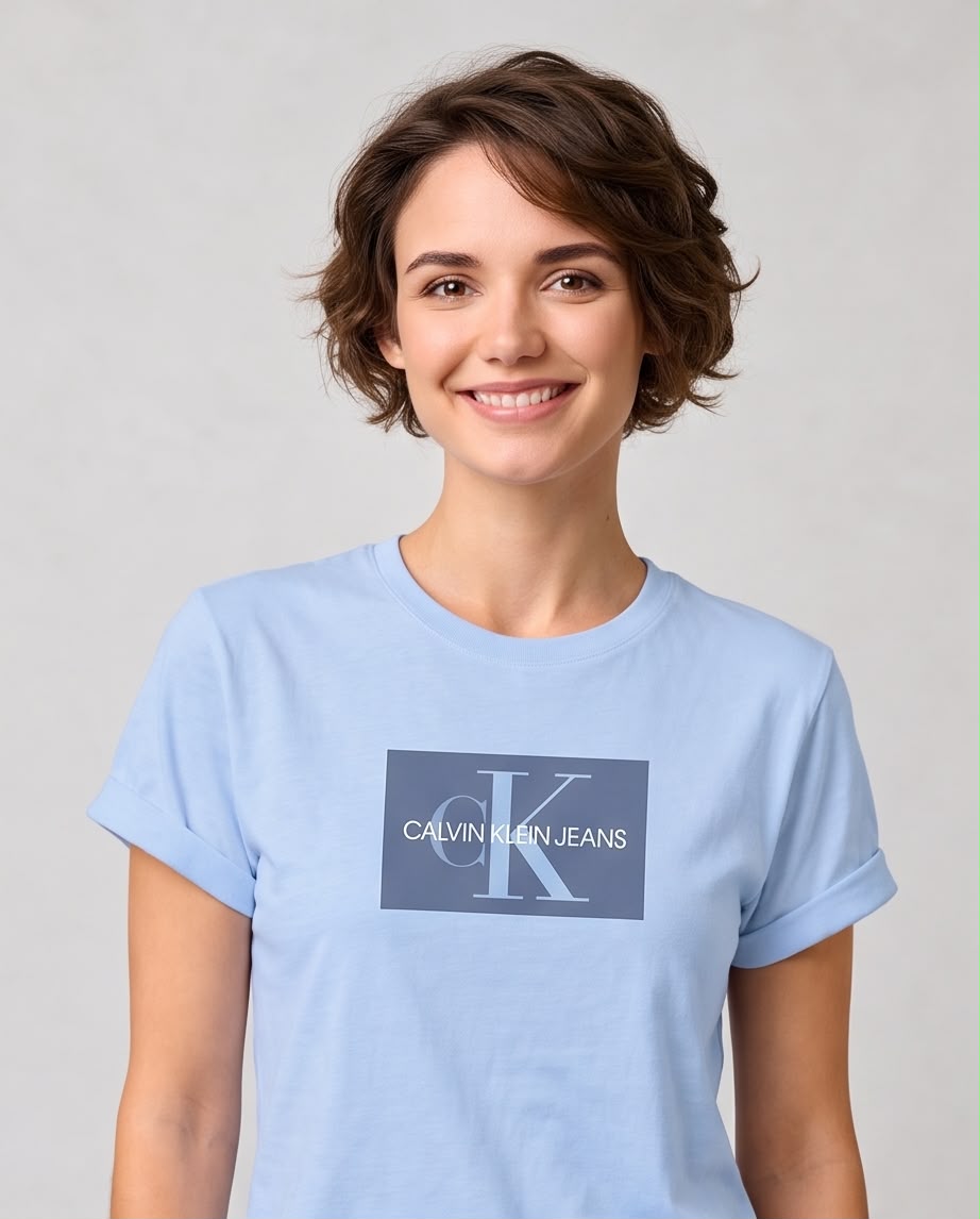 Camiseta azul claro Calvin Klein Jeans look completo