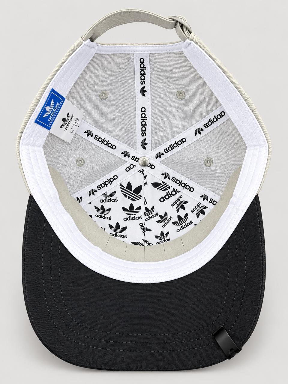 Interior de la gorra Adidas Originals 1949 crema con visera negra