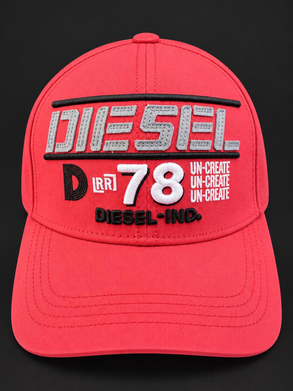Gorra Diesel 78 roja con bordado gris, vista frontal