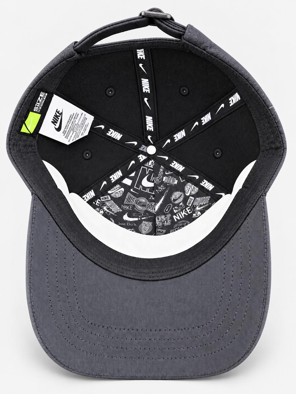 Interior de la gorra con cintas y gráficos Nike