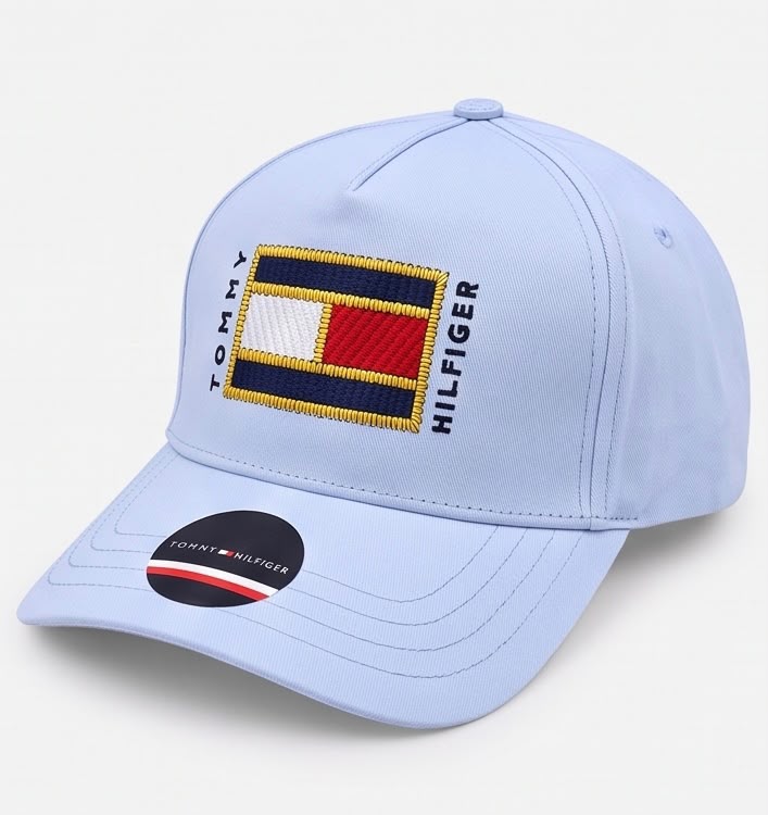 Vista diagonal de la gorra Tommy Hilfiger azul claro
