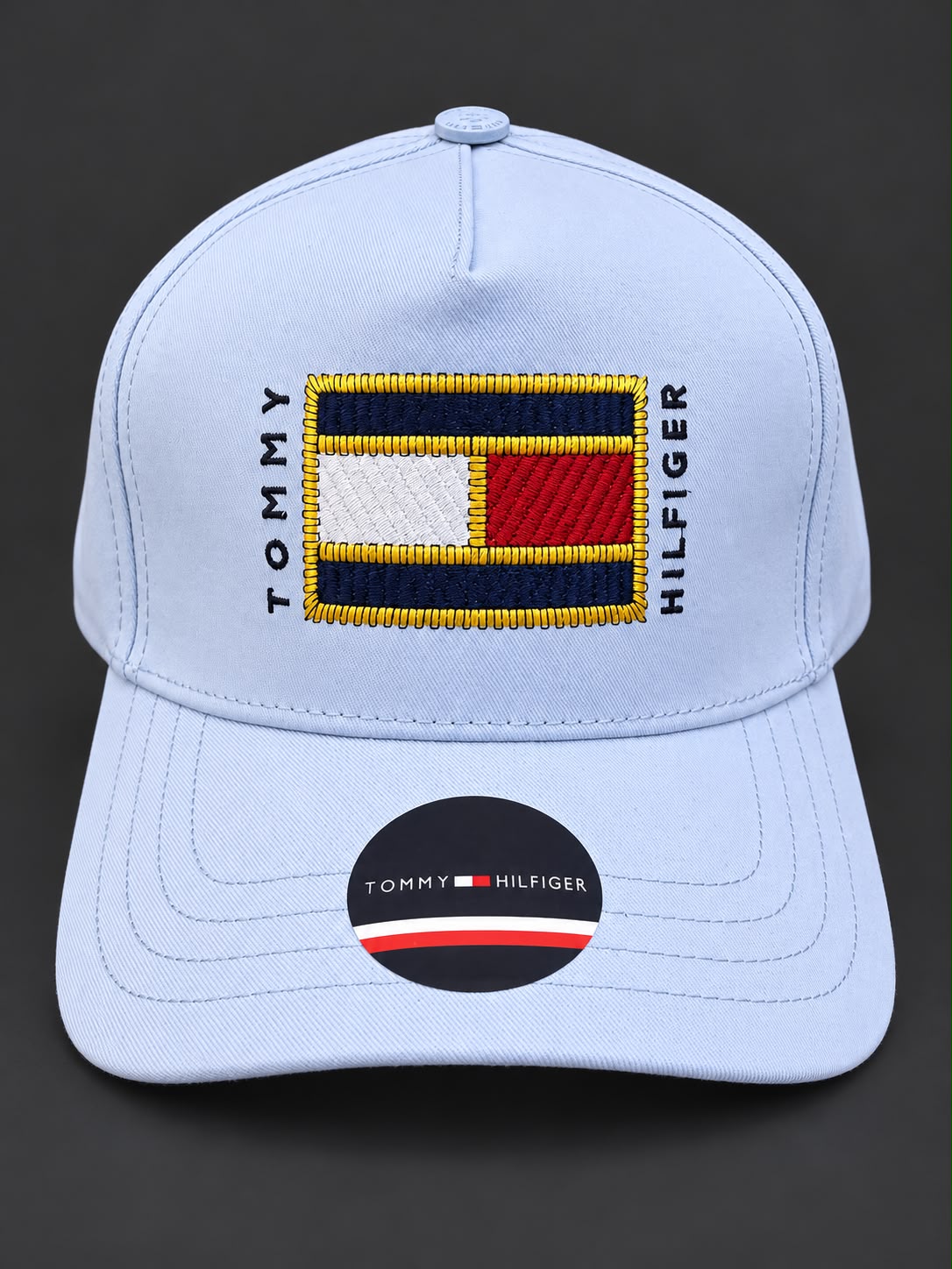 Gorra Tommy Hilfiger azul claro con bandera bordada, vista frontal