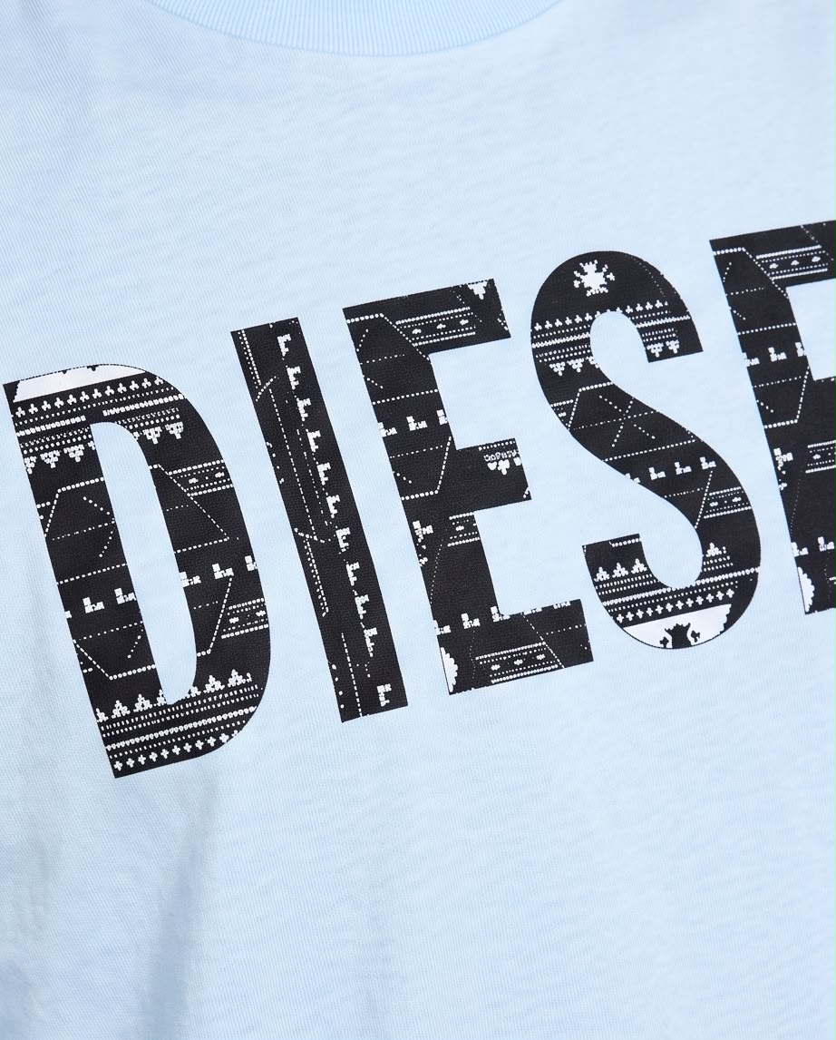 Camiseta Diesel Letras Geométricas azul claro, vista frontal