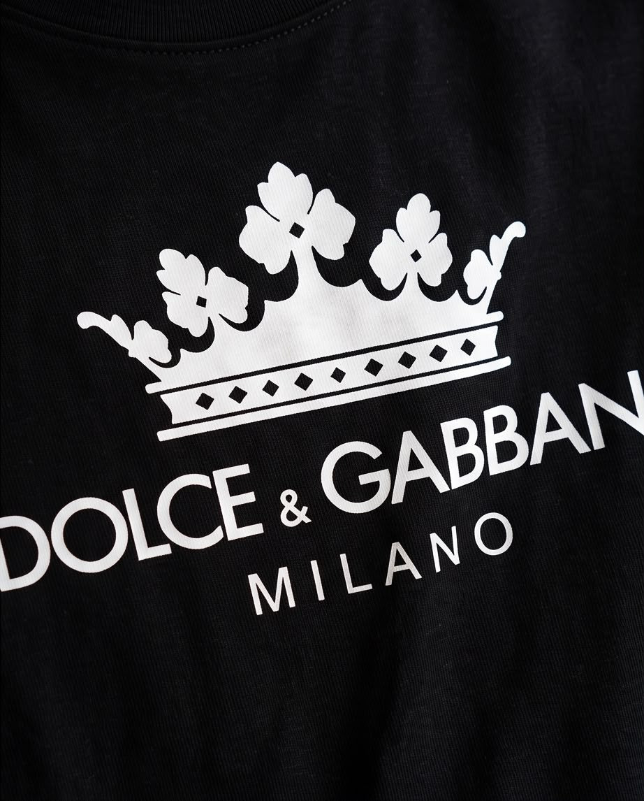 Camiseta Dolce & Gabbana Milano negra con corona blanca, vista frontal