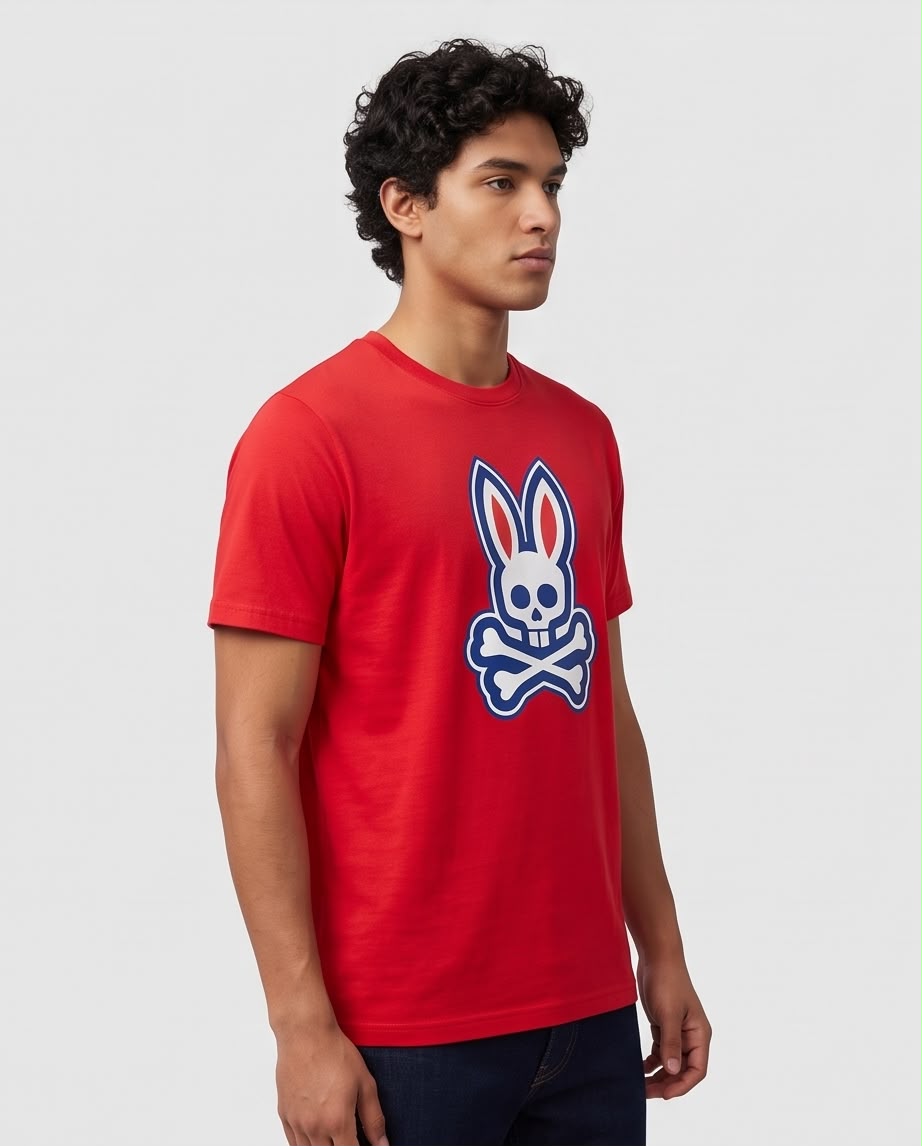 Camiseta roja Psycho Bunny con calavera de conejo blanca y azul, vista frontal