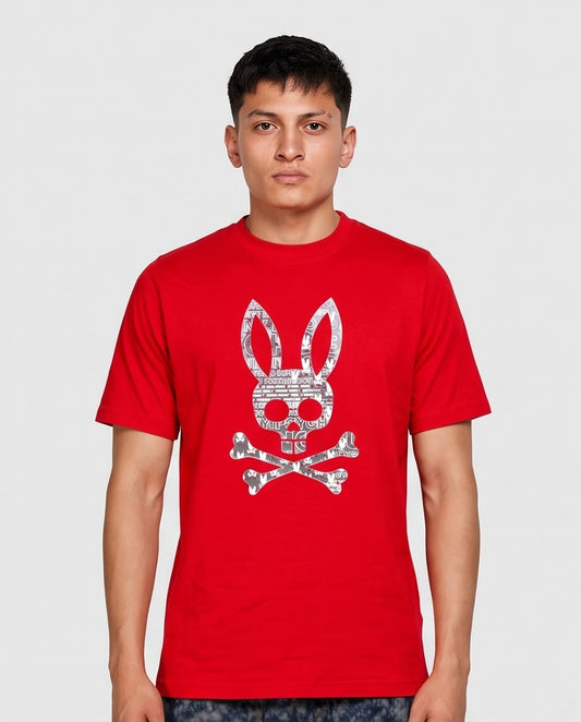 Camiseta roja con calavera de conejo collage blanco y gris, vista frontal