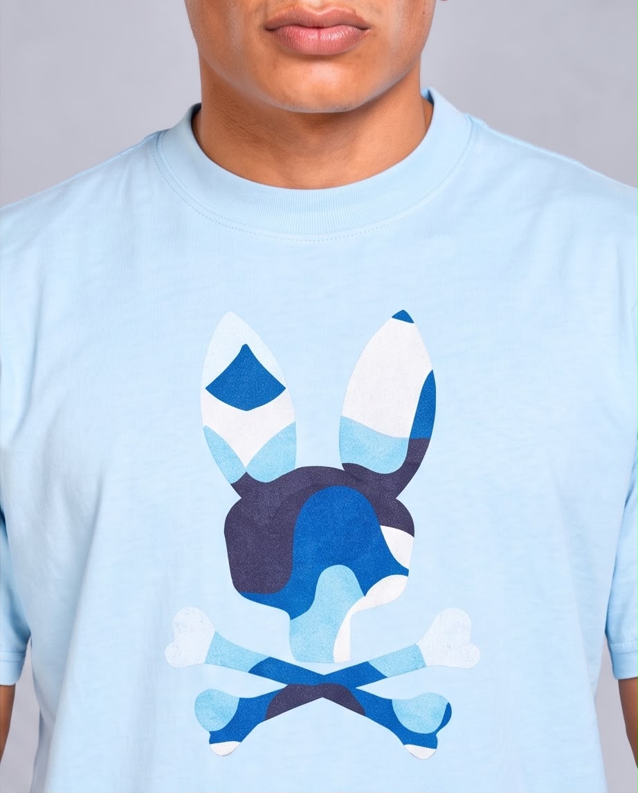 Detalle del conejo abstracto con huesos cruzados en azul, celeste y blanco